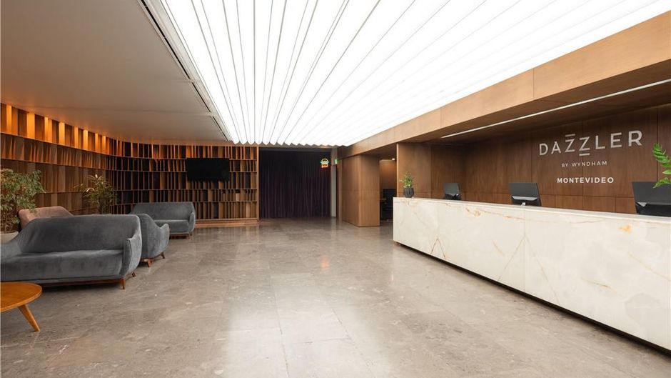 Dazzler Montevideo Lobby