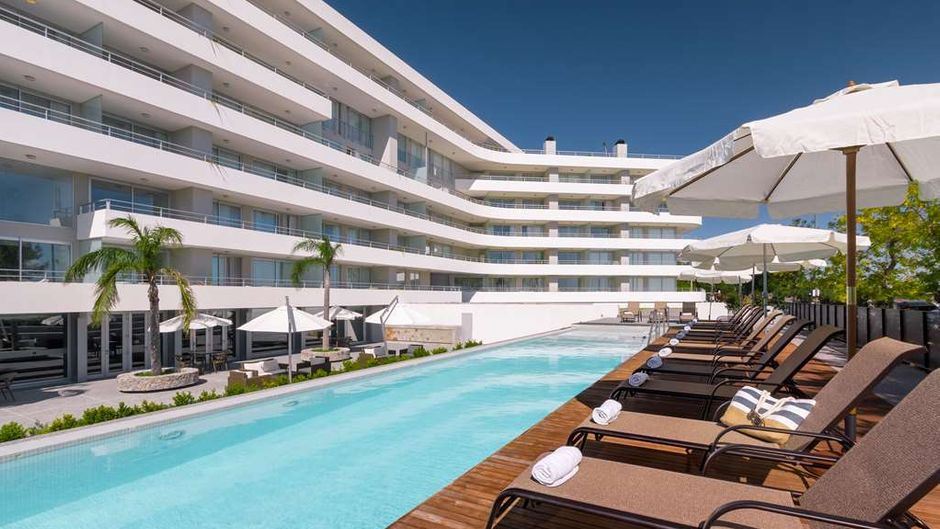 Dazzler Colonia Pool