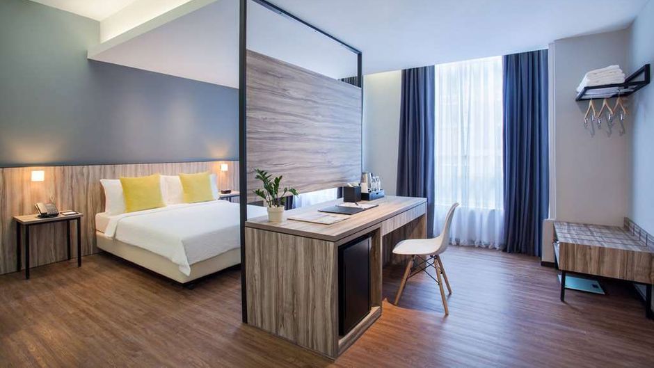 Days Hotel & Suites Fraser Business Park Room