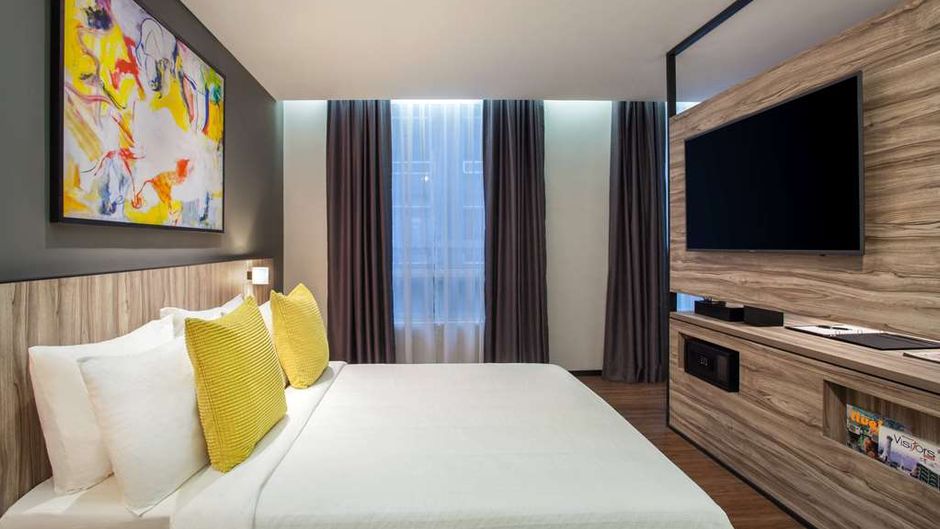 Days Hotel & Suites Fraser Business Park Room