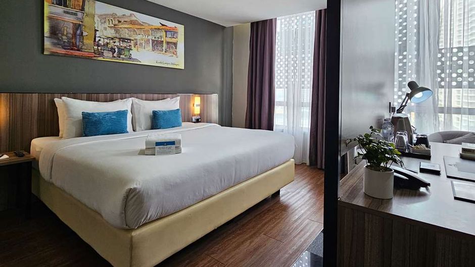 Days Hotel & Suites Fraser Business Park Suite