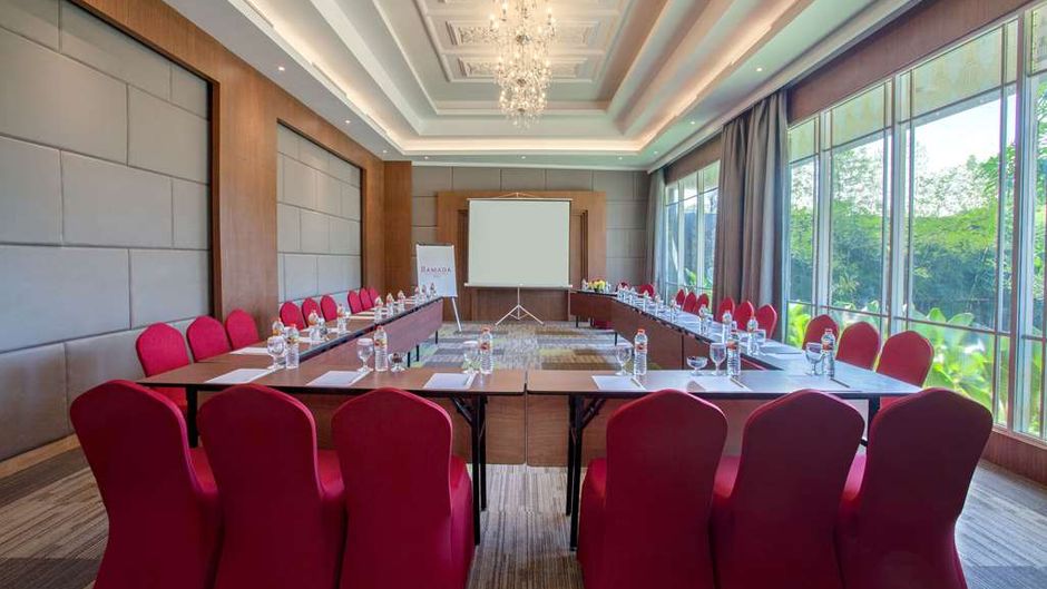 Ramada Suites by Wyndham Solo Meeting