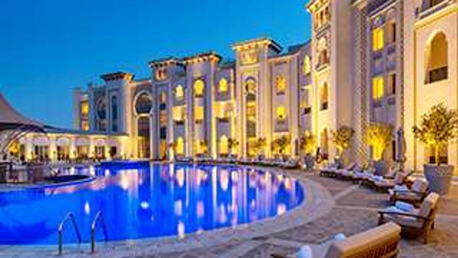 Ezdan Palace Hotel Pool