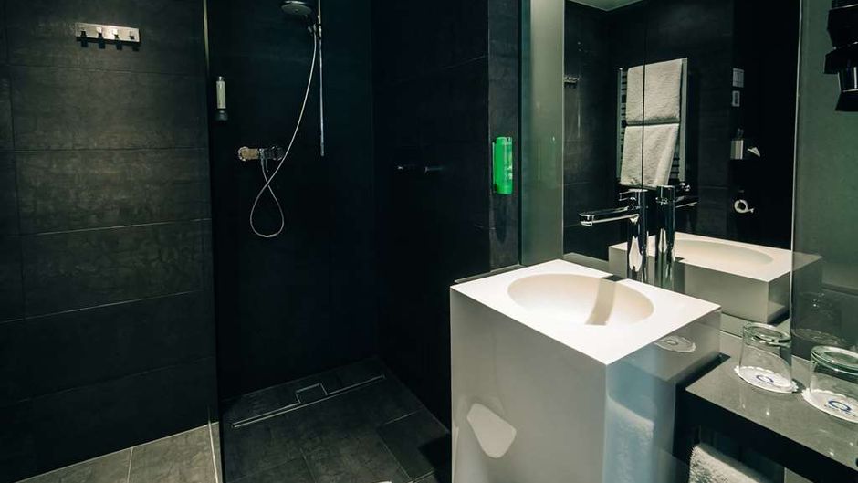 Q Hotel Grand Cru Room