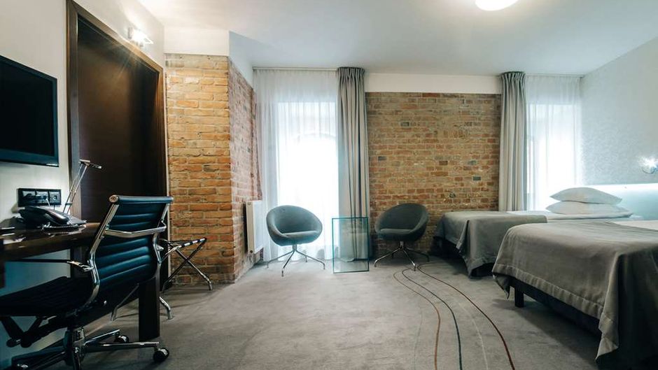 Q Hotel Grand Cru Room