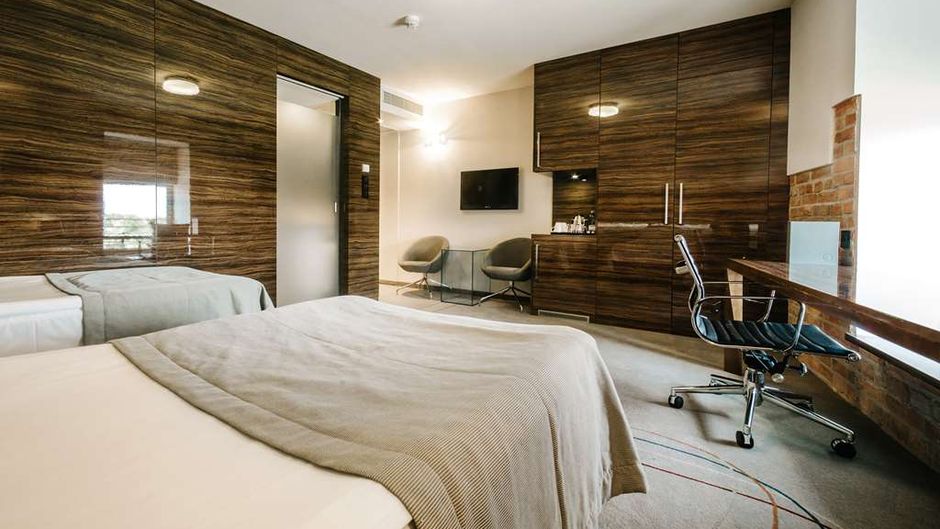 Q Hotel Grand Cru Room