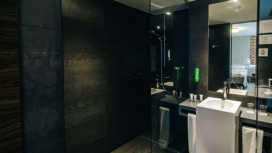 Q Hotel Grand Cru Room