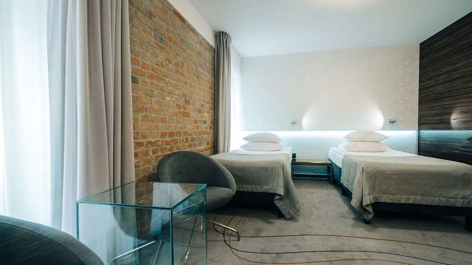 Q Hotel Grand Cru Room