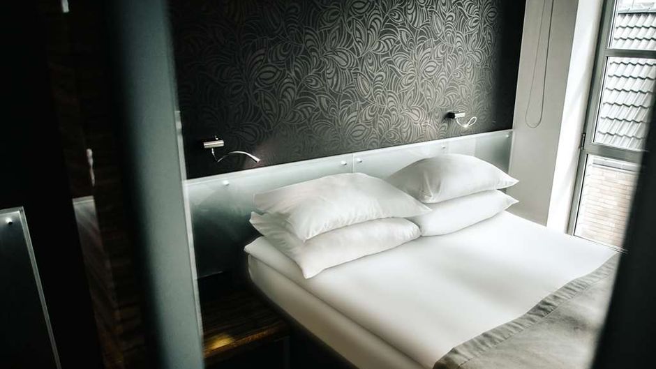 Q Hotel Grand Cru Room