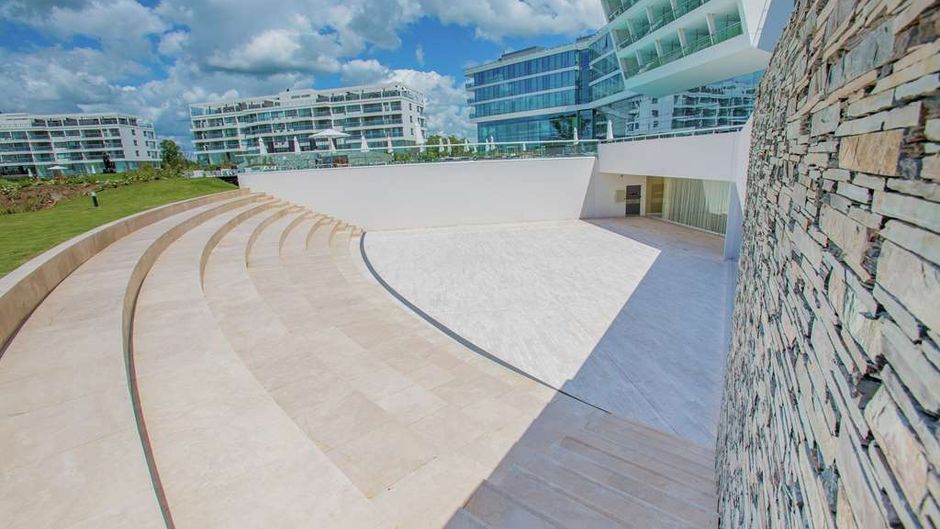 Hilton Pilar Exterior