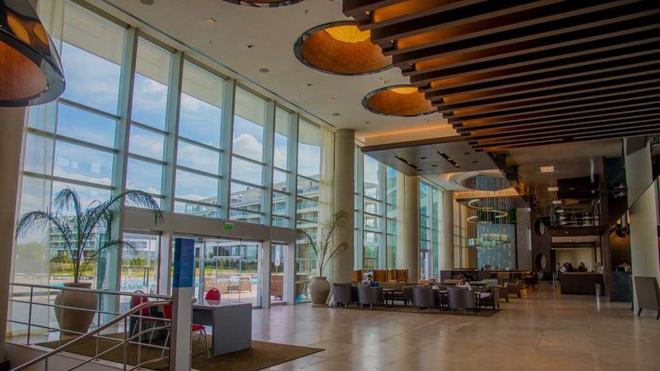 Hilton Pilar Lobby
