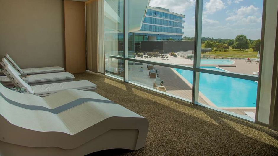 Hilton Pilar Pool