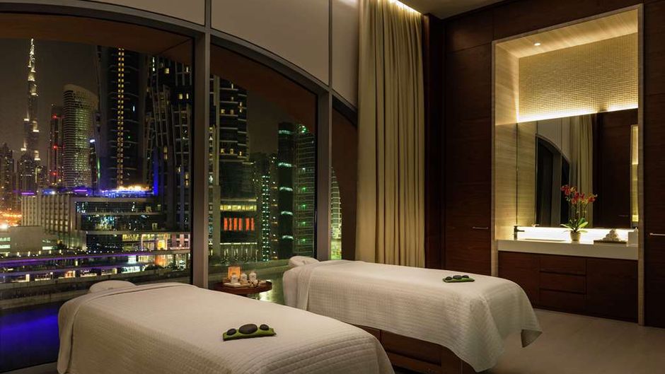 V Hotel, Curio Collection by Hilton Recreation