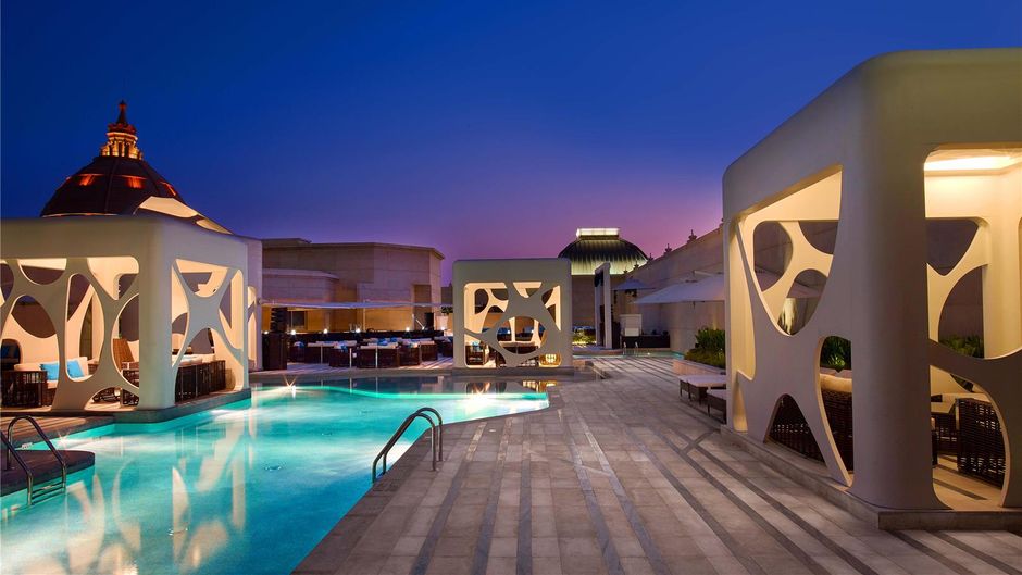 V Hotel, Curio Collection by Hilton Pool