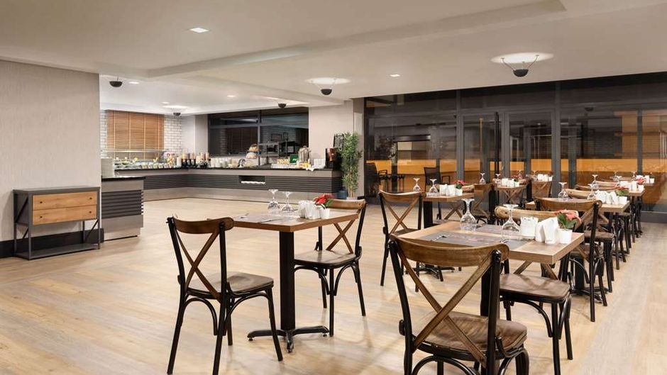 Ramada by Wyndham Tire Restaurant