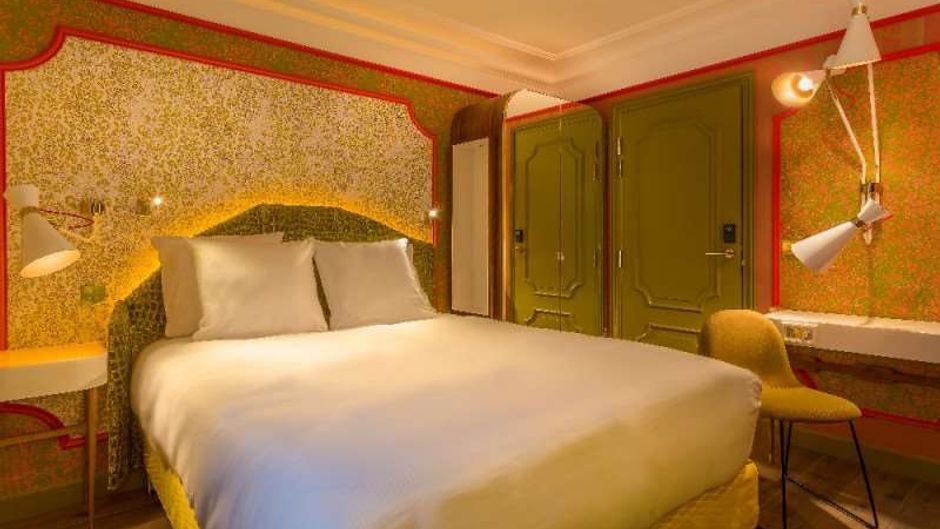 Idol Hotel Room