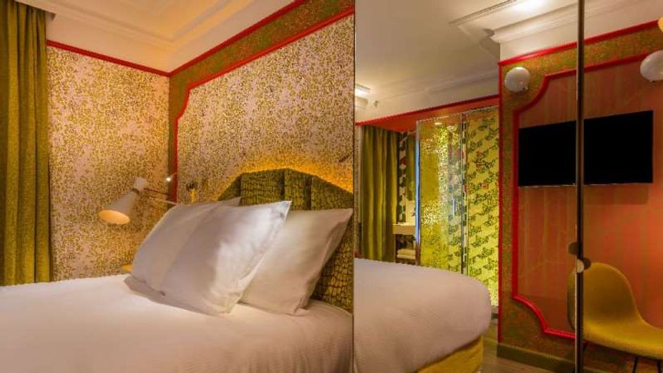 Idol Hotel Room