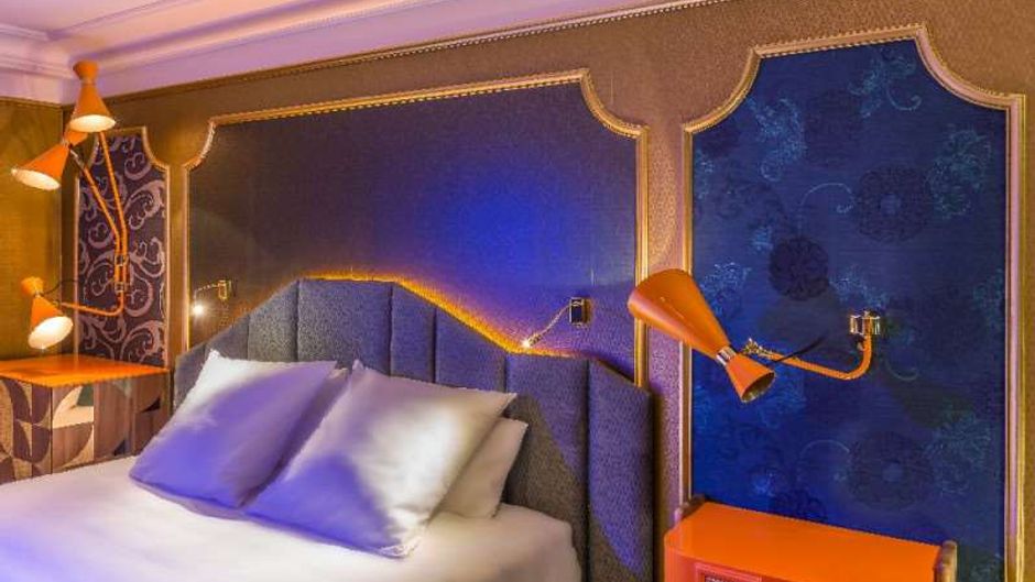 Idol Hotel Room