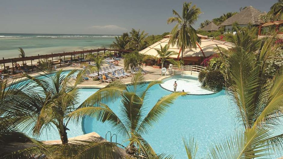 Leopard Beach Resort and Spa Pool