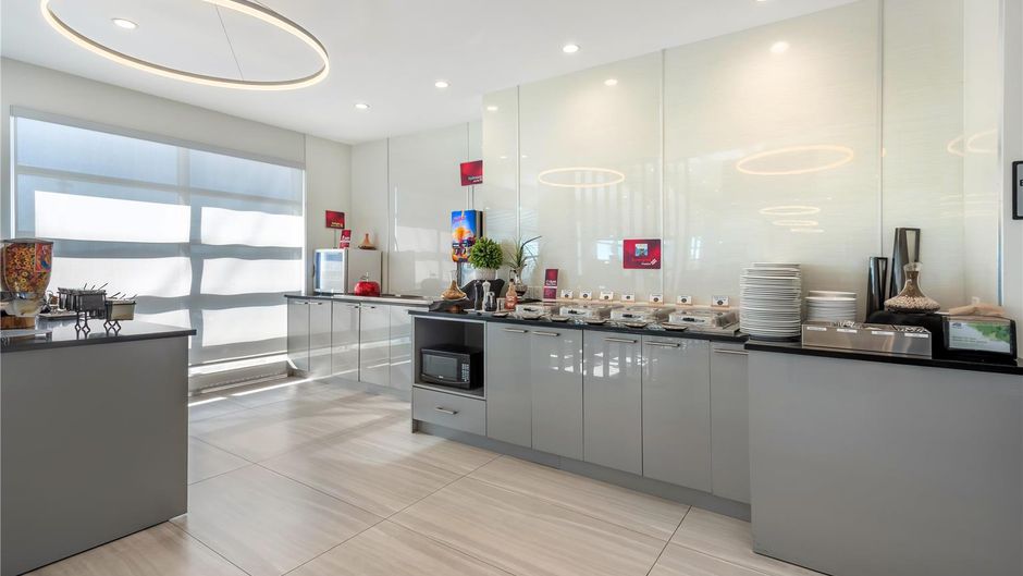 Executive Residency by BW City View N Restaurant