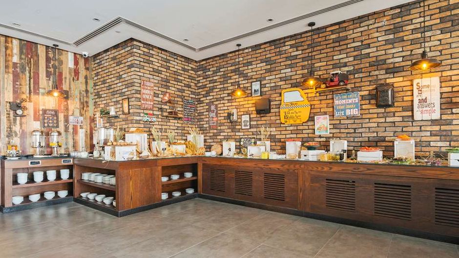 Royal Central Hotel - The Palm Restaurant