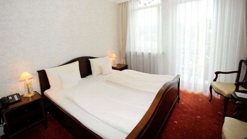 Heliopark Bad Hotel Zum Hirsch Room