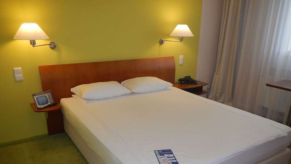 Globana Airport Hotel Room