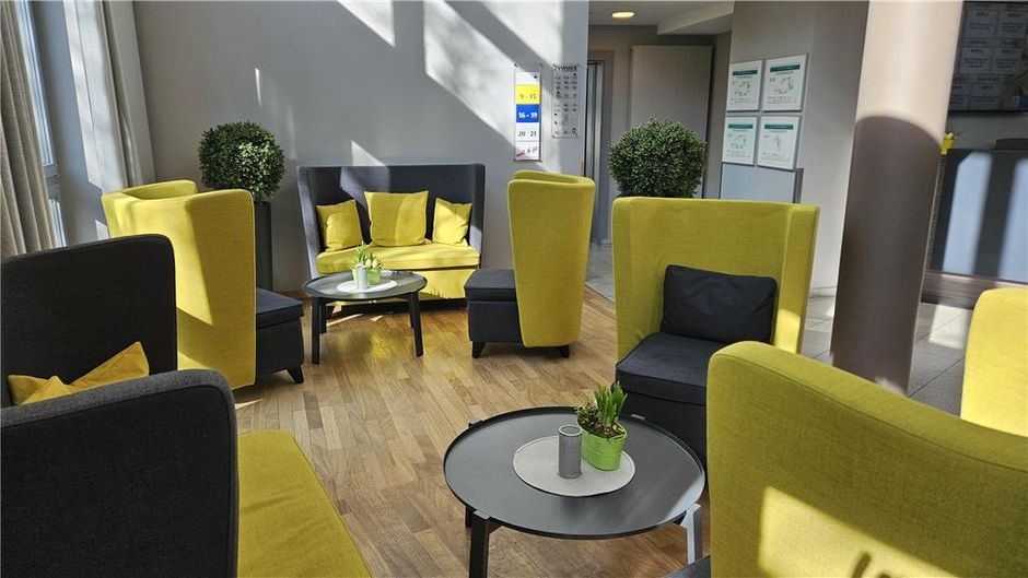Median Hotel Lobby