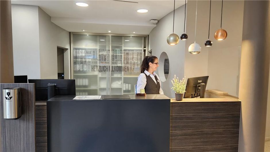 Median Hotel Lobby