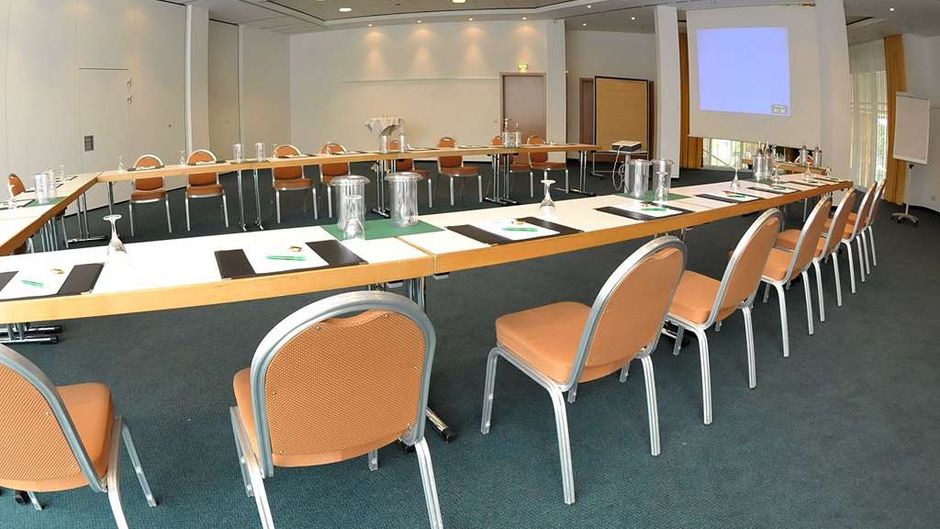 Court Hotel Meeting
