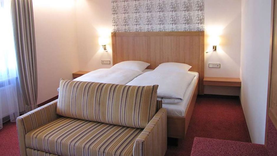 Hotel Bayerischer Hof Room