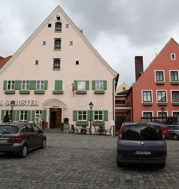 Schuster Hotel