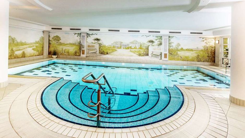 Louisa's Place Pool
