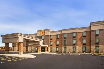 Super 8 by Wyndham St Louis North