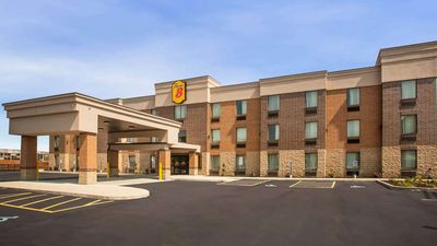 Super 8 by Wyndham St Louis North