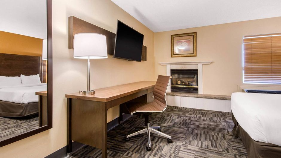 Quality Inn & Conference Centre Suite