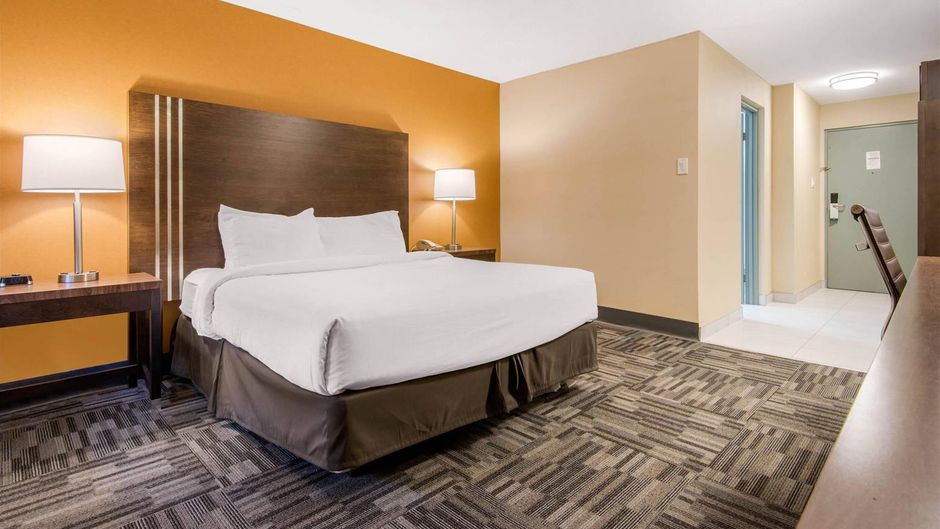 Quality Inn & Conference Centre Suite