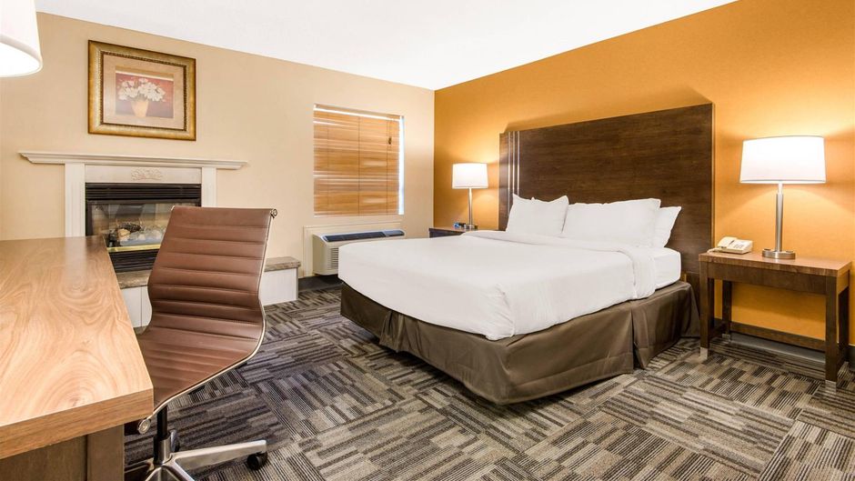 Quality Inn & Conference Centre Suite