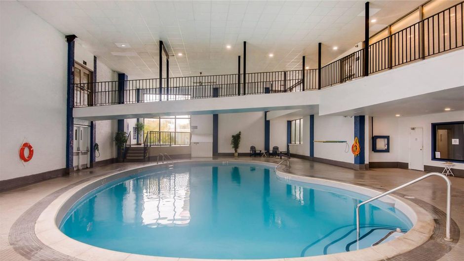 Quality Inn & Conference Centre Pool