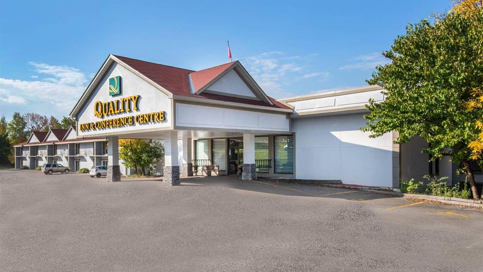 Quality Inn & Conference Centre Exterior