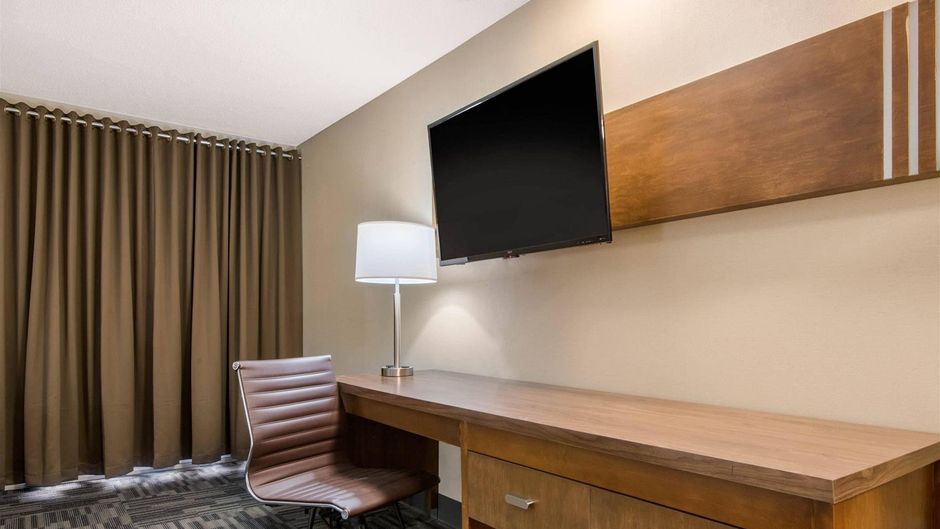 Quality Inn & Conference Centre Room