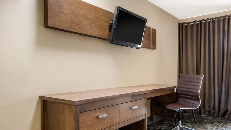 Quality Inn & Conference Centre Room