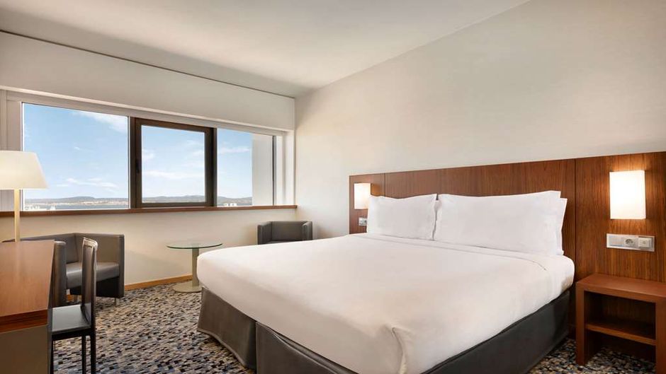 Ramada Lisbon Suite