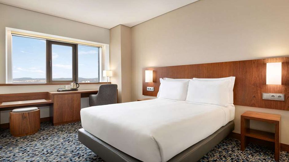 Ramada Lisbon Room