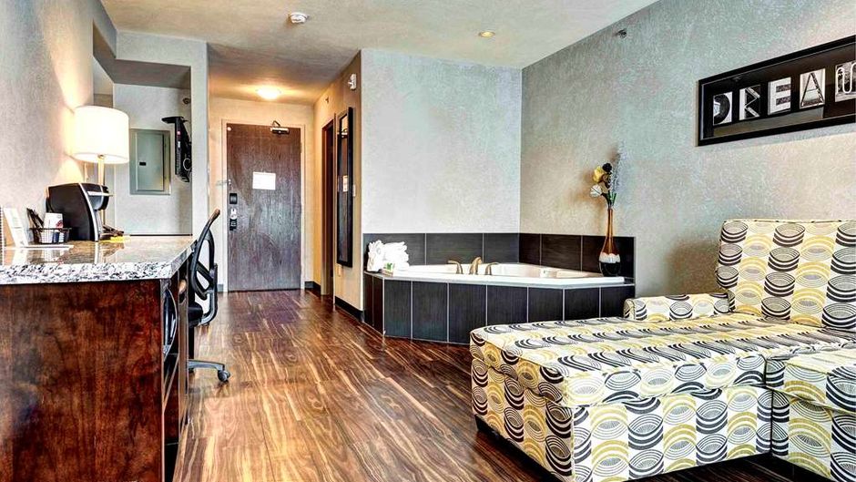 Home Inn & Suites Swift Current Suite
