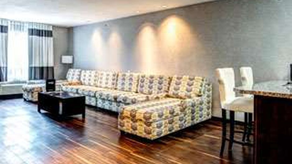 Home Inn & Suites Yorkton Suite
