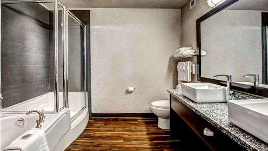 Home Inn & Suites Yorkton Suite