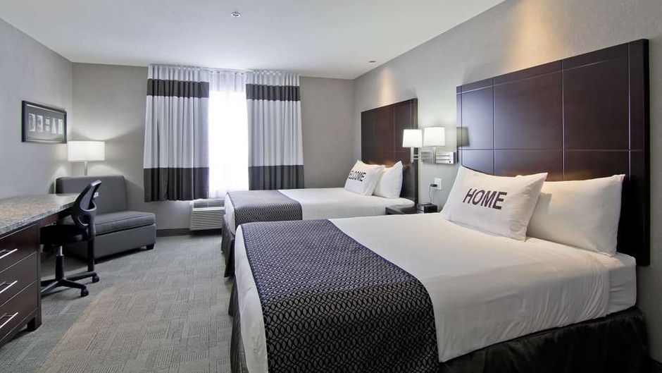 Home Inn & Suites Regina Airport Hotel Room