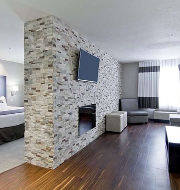 Home Inn & Suites Regina Airport Hotel