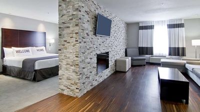 Home Inn & Suites Regina Airport Hotel